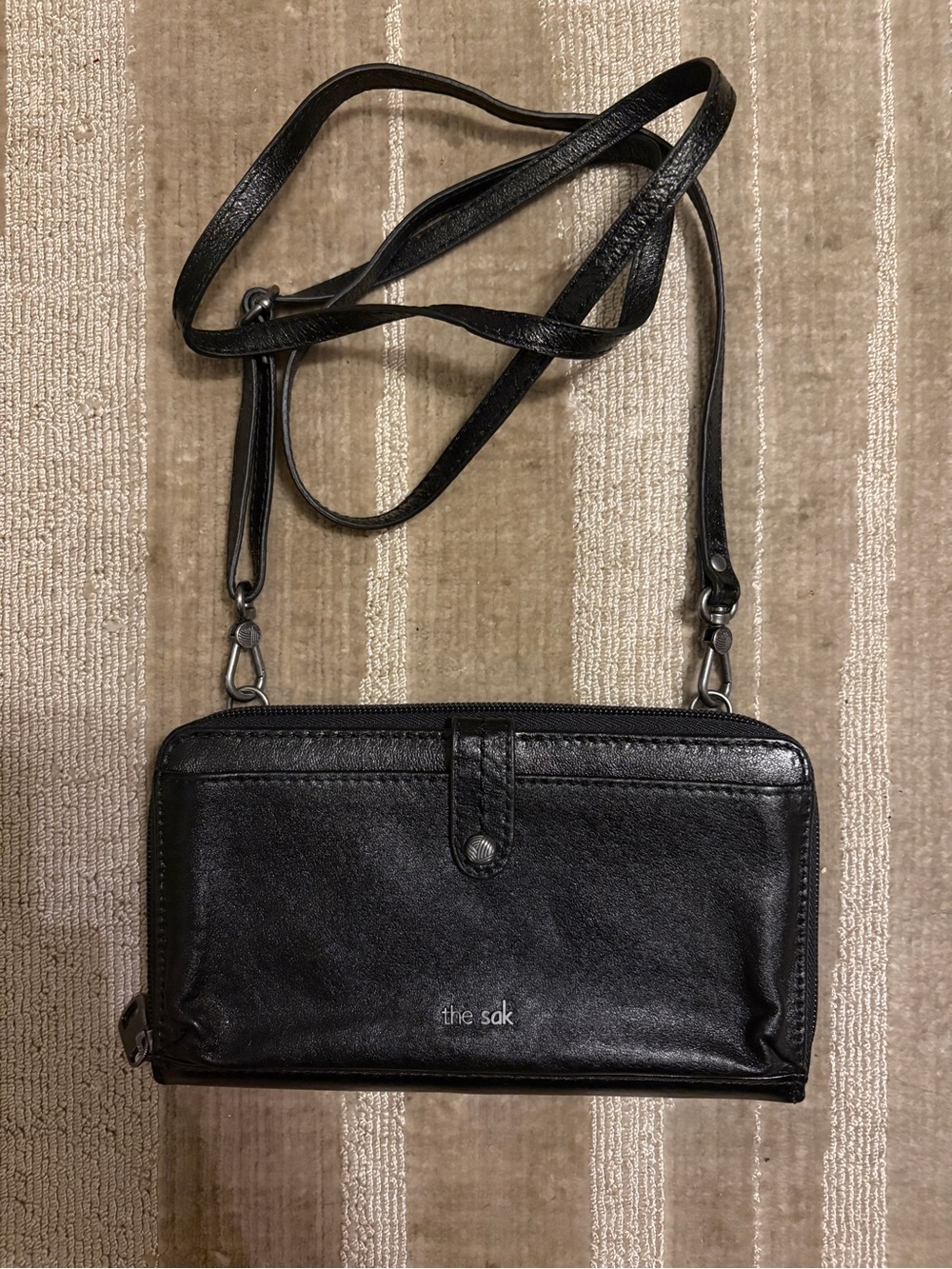 The Sak Black 3 in 1 Leather Crossbody Wallet Phone Bag Minimalist Practical